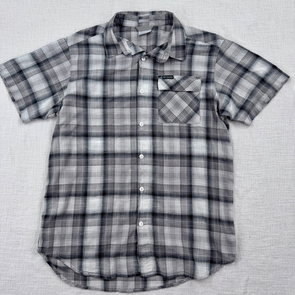 Columbia Mens M Grey Plaid Short Sleeve Button Down Shirt XM4971 Regular Fit